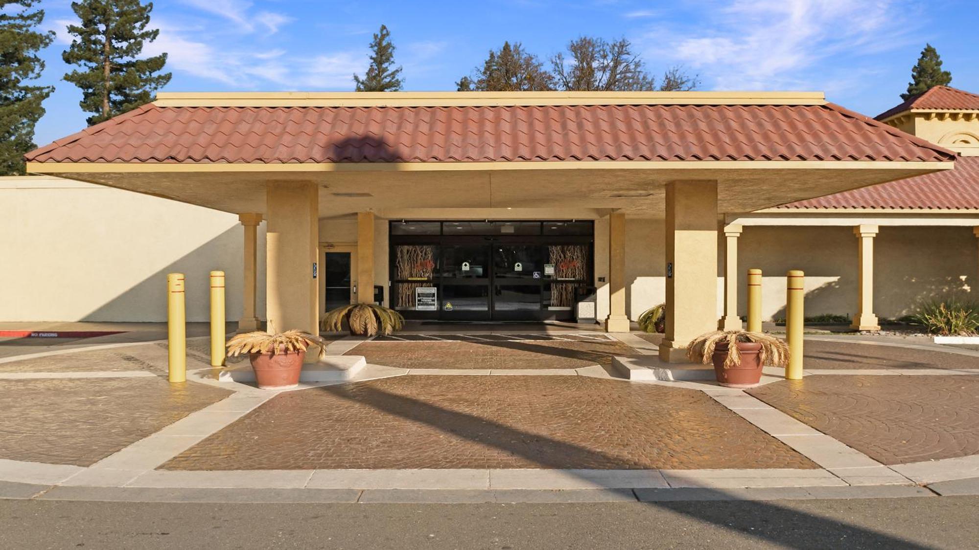 Howard Johnson By Wyndham Sacramento Downtown Exteriör bild