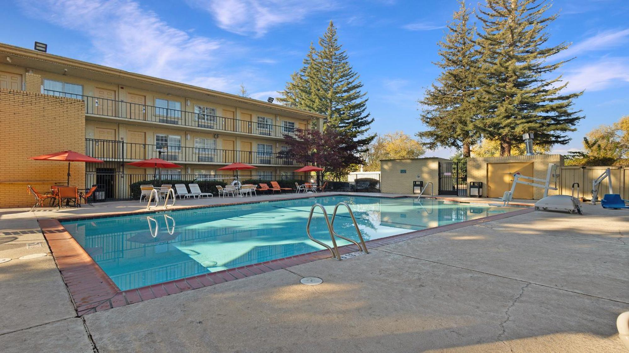 Howard Johnson By Wyndham Sacramento Downtown Exteriör bild