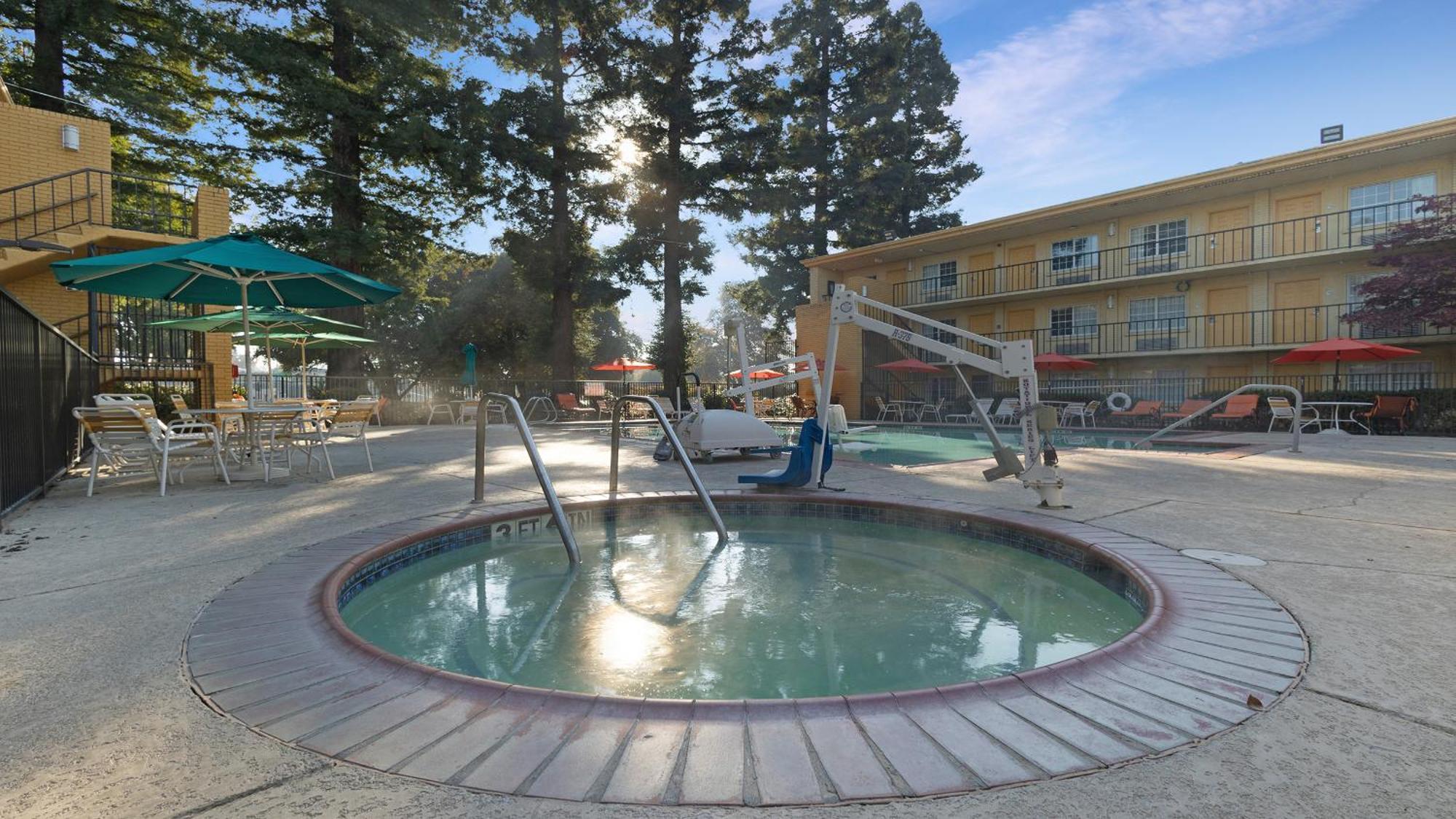Howard Johnson By Wyndham Sacramento Downtown Exteriör bild