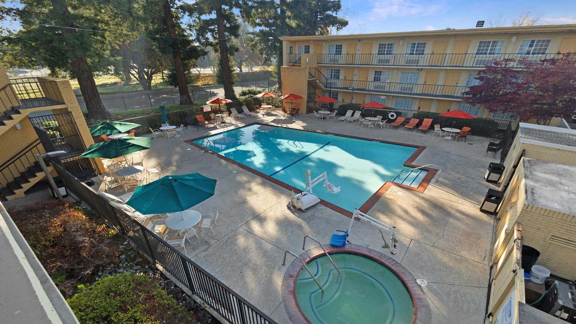 Howard Johnson By Wyndham Sacramento Downtown Exteriör bild